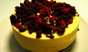 Raw Orange Cheesecake with goji berries