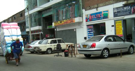 international-business-at-gamarra-market-lima-peru