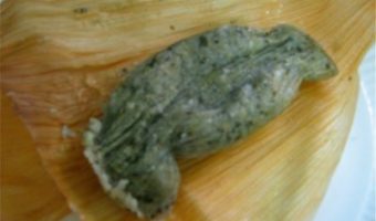 green-peruvian-tamalito-in-banana-leaf