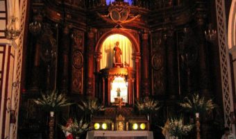 lima-cathedral-lilies