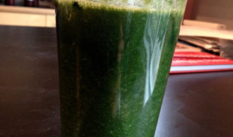 green-smoothie-pineapple-kale-spirulina-chia-dates