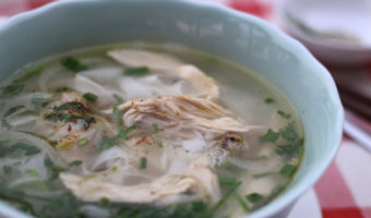 vietnamese chicken noodle soup pho' ga