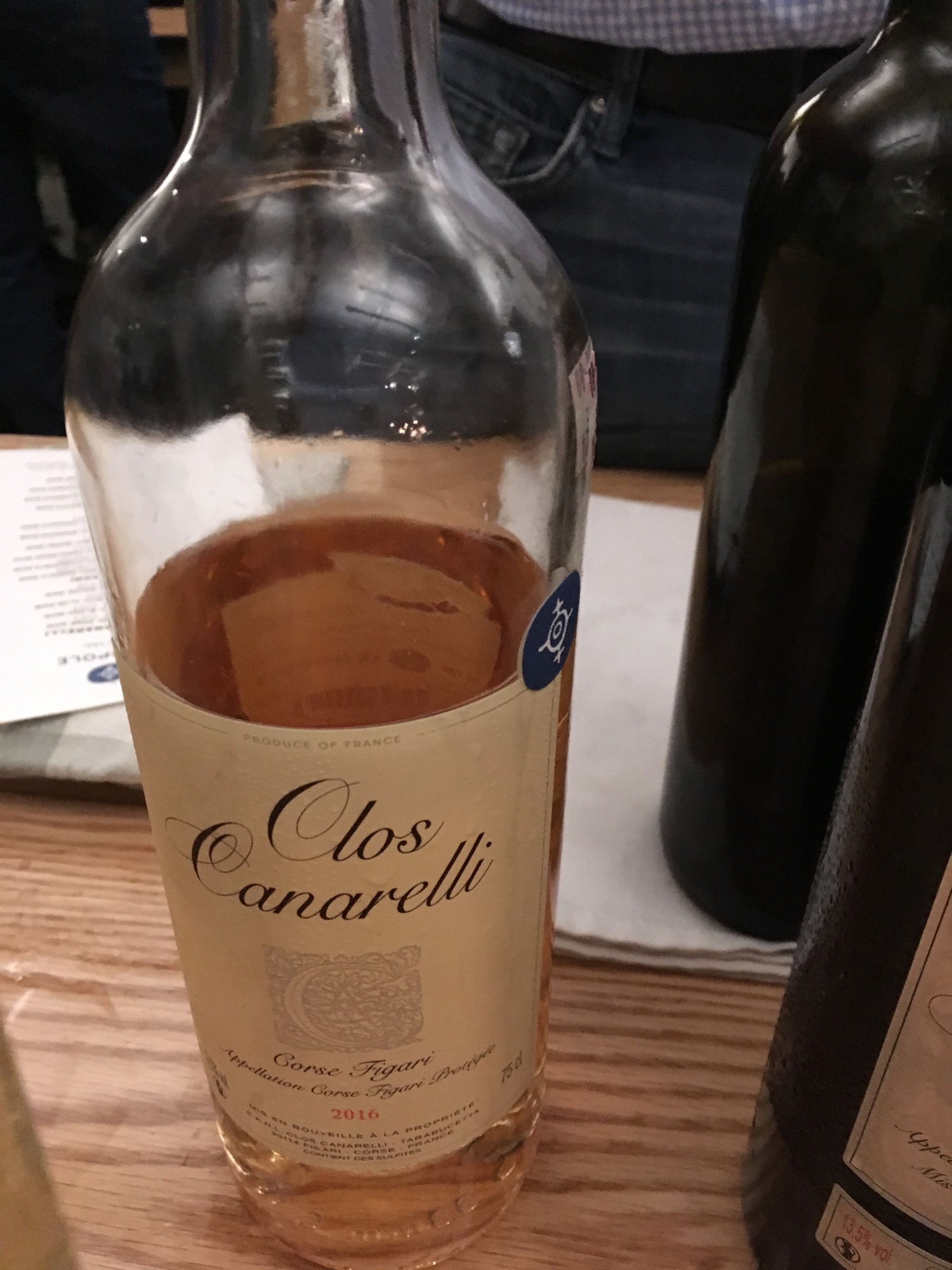 clos-canarelli-rose-oenopole-montreal-salon-de-quilles