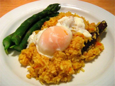 sous-vide-soft-poached-egg-with-asparagus-and-cinnamon-saffron-rice-pilaf