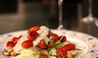 vegan-pasta-sauce-roasted-tomatoes-zucchini-noodles-healthy.jpg