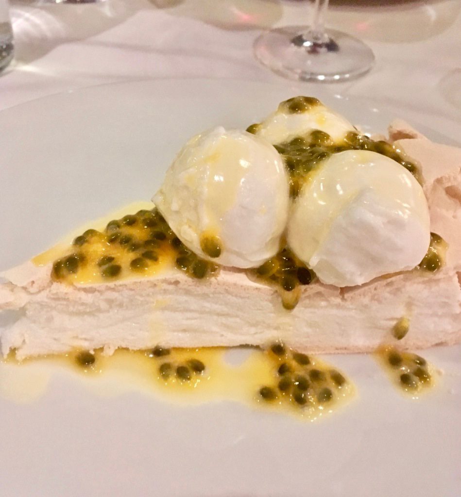 monarque-passionfruit-pavlova