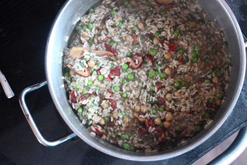 vegan-risotto-chickpeas-wild-mushrooms-parsley