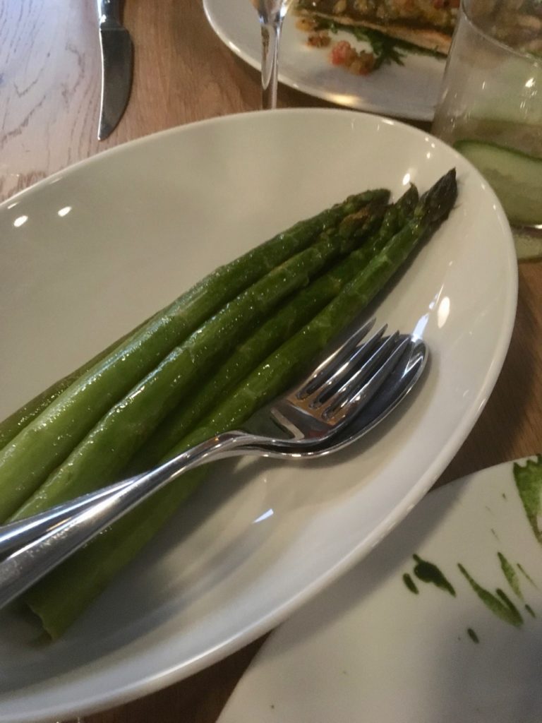 le-beau-mont-restaurant-montreal-asparagus