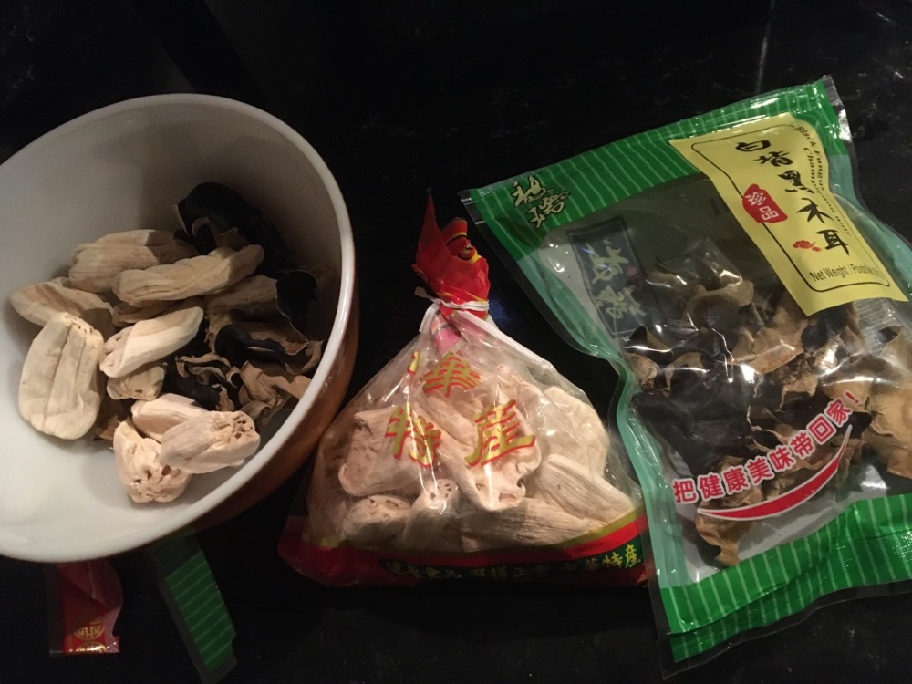 dried-lotus-root-black-fungus-mushroom-Chinese-soup-ingredients