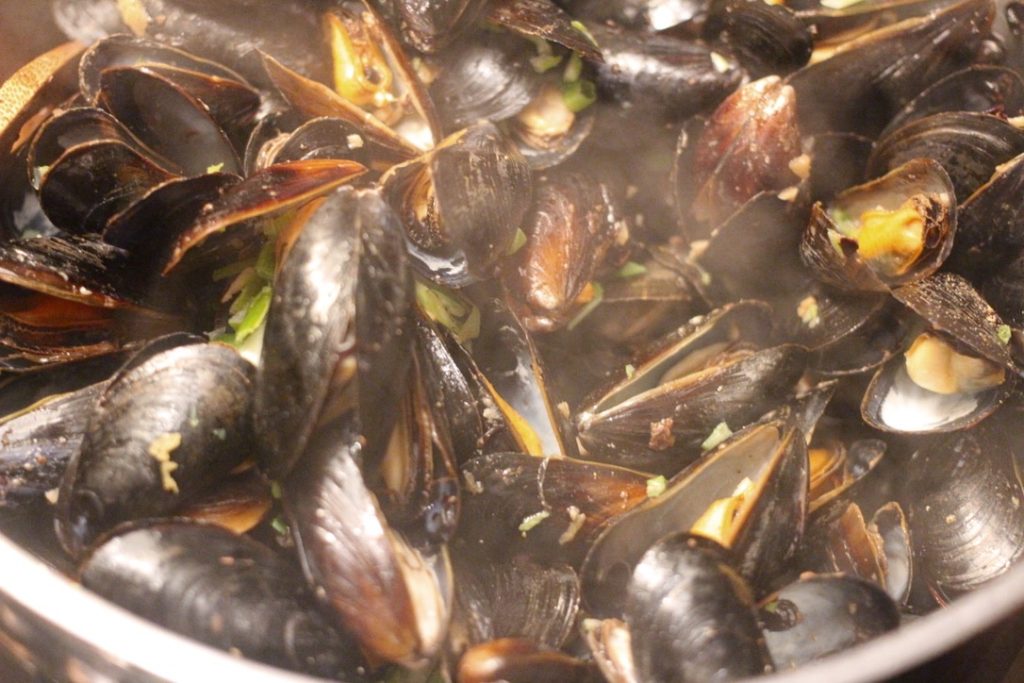 mussels-in-black-bean-sauce-seventh-sister-gluten-free-4