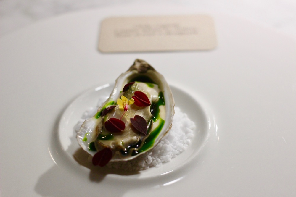 menu-mtl-en-lumiere-nadia-sammut-smoked-oyster